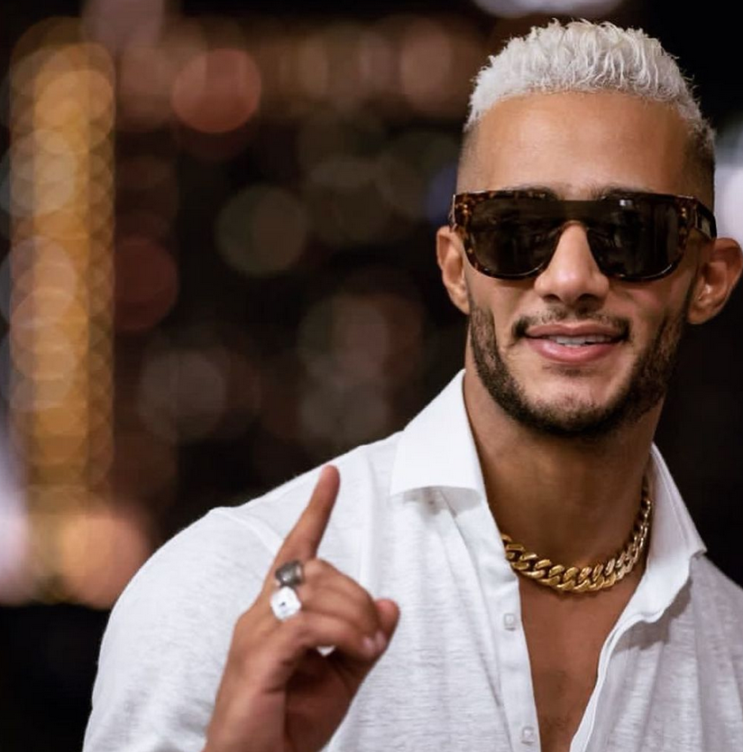 بالفيديو - معجبة تنهار باكية في أحضان محمد رمضان والجمهور يعلق: 