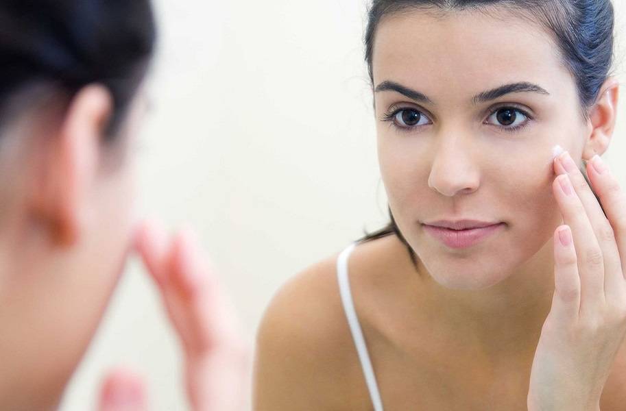 أخطاء لم تفكّري فيها أبداً تسبب ظهور حَبّ الشباب