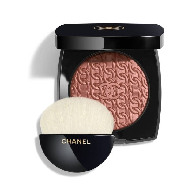 les-chaines-de-chanel-illuminating-blush-powder-0-28oz--packshot-default-151570-8829647716382