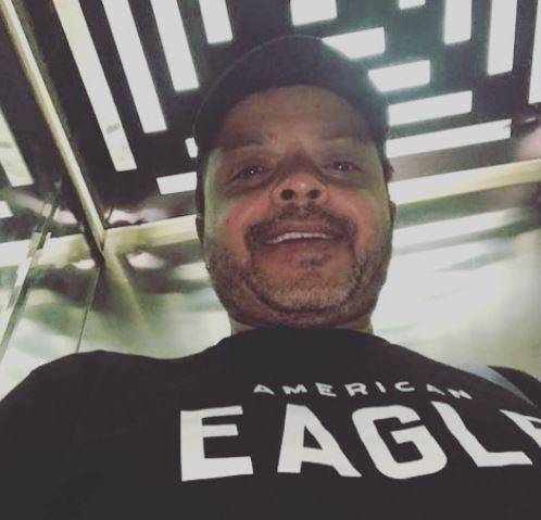 محمد هنيدي يسخر من صورة طفولته: 