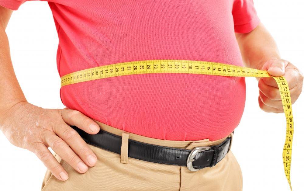 بالصورة – فنان عربي يعترف لمتابعيه بزيادة وزنه بسبب الحجر ويعِد بالمعالجة