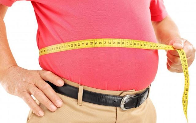 بالصورة – فنان عربي يعترف لمتابعيه بزيادة وزنه بسبب الحجر ويعِد بالمعالجة