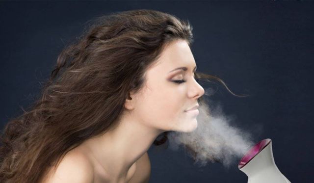 هكذا تستخدمين الماء للحدّ من ظهور التجاعيد