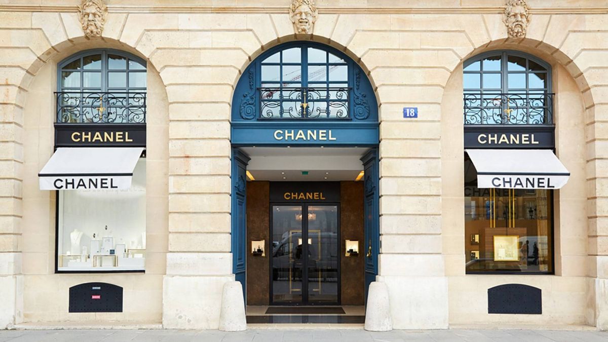 مجموعة الكروز 2020- 2021 بين CHANEL وليلي روز ديب