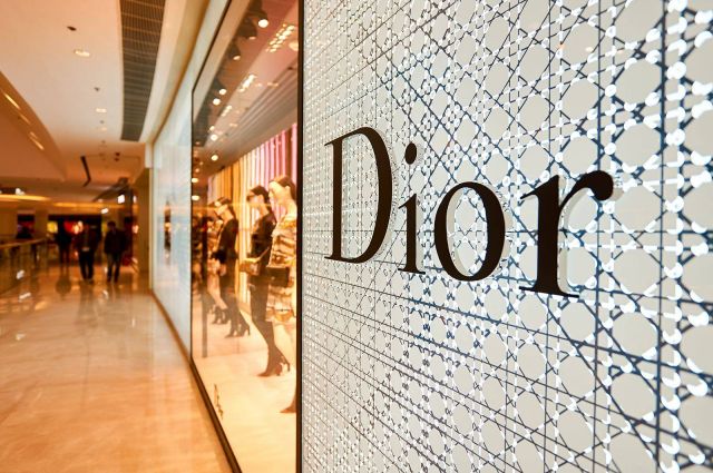 بالفيديو – Dior تواكب أناقة الرجال والنساء في المنزل