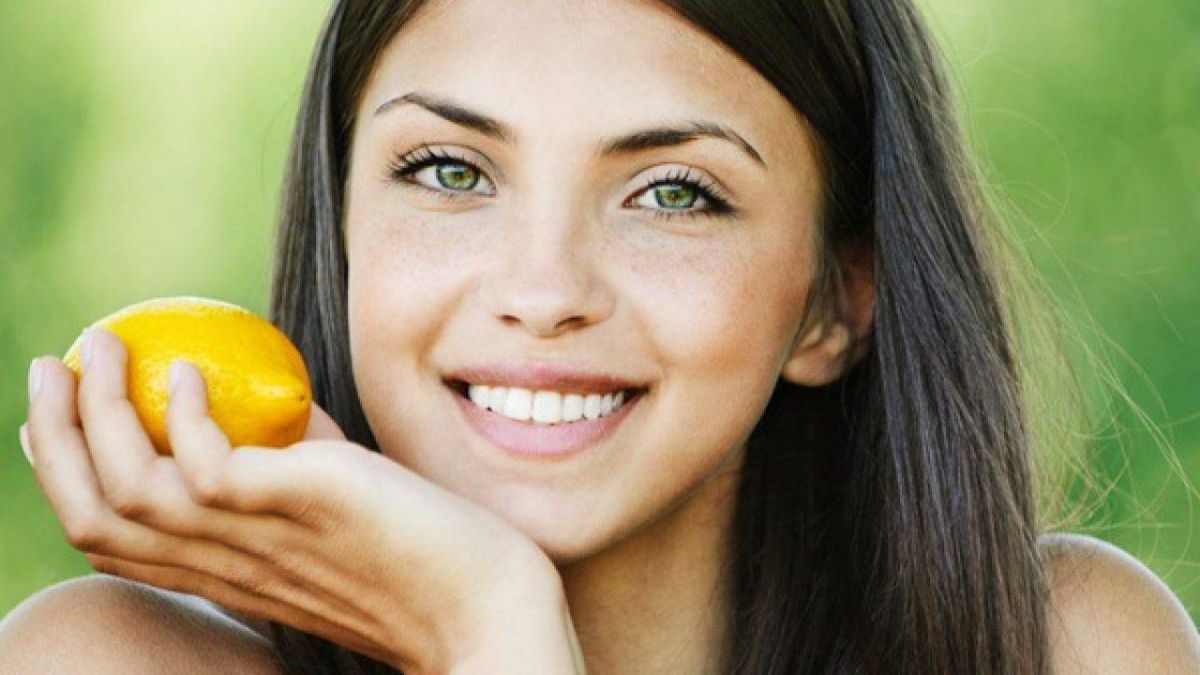 إليك طريقة استخدام قشر الليمون لإخفاء تجاعيد بشرتك