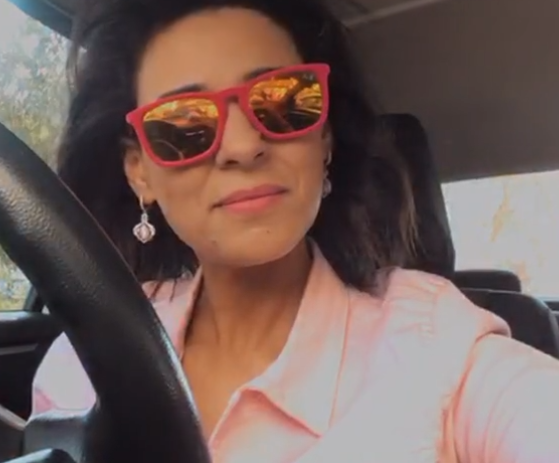 بعد إحراجها بسبب ملابسها... فنانة مصرية تردّ: 