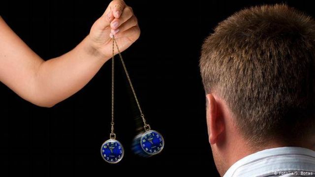 نجوم يتخلصون من مشاكلهم بالتنويم المغناطيسي!