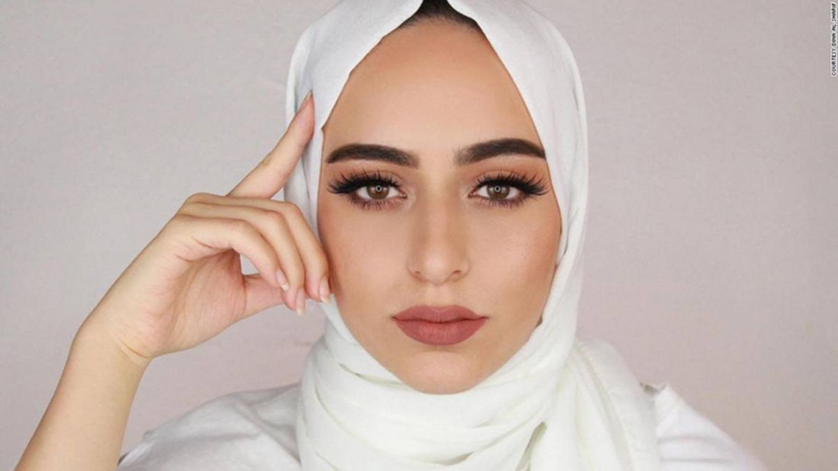 تألقي جمالاً في اليوم الوطني الإماراتي