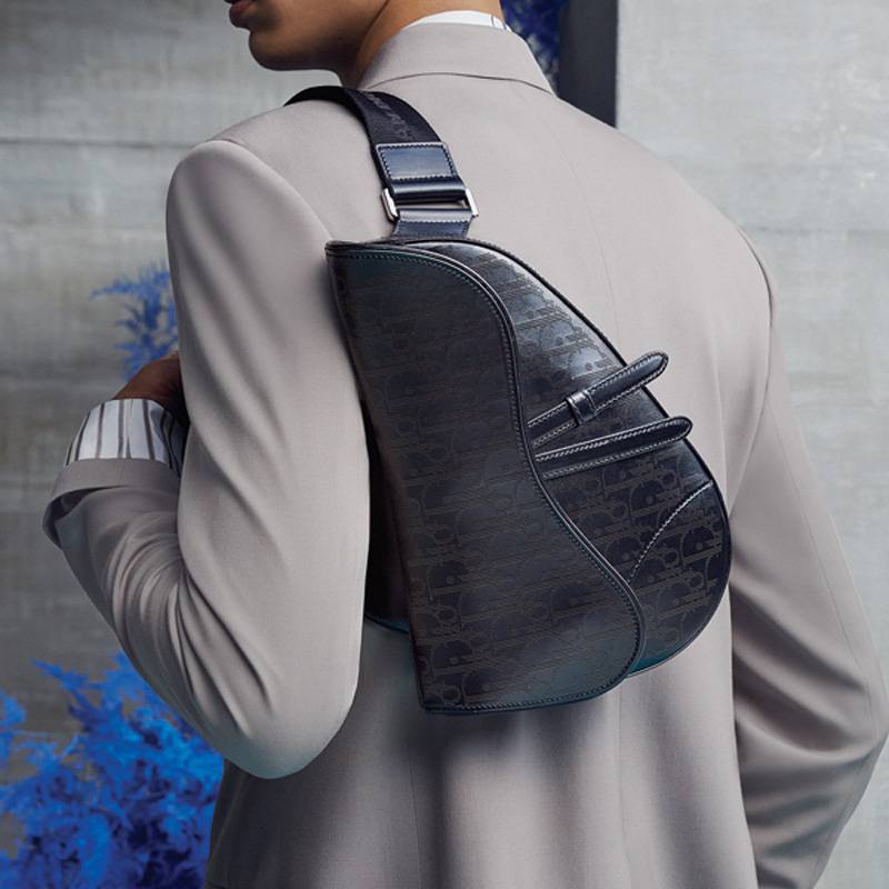 DIOR MEN الأناقة الرجالية في حقيبة