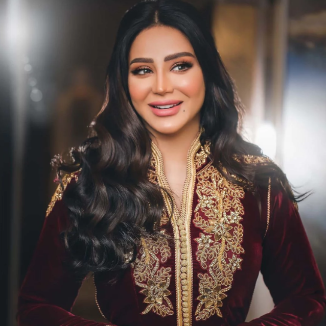 بالفيديو – شاهدوا كمّامة لجين عمران وديمة بياعة الغريبة المضيئة