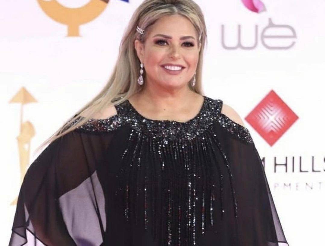 بالفيديو - صابرين تبكي وتروي تفاصيل معاناتها وأسرتها من كورونا