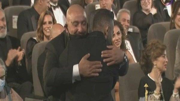 بالفيديو - بعد مصالحته له... أحمد السقا وأحمد حلمي يرقصان على أنغام تامر حسني