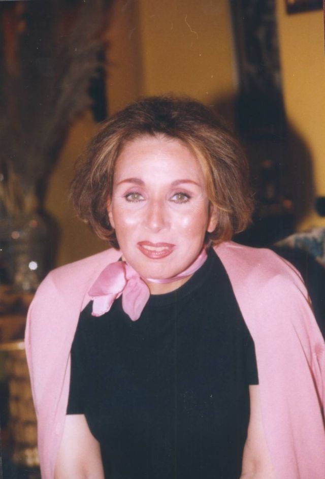 بالصور - شاهدوا لبنى عبد العزيز في أحدث ظهور لها بعد غياب