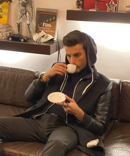 مهند الحمدي يعلن خطوبته رسمياً ويكشف اسم خطيبته