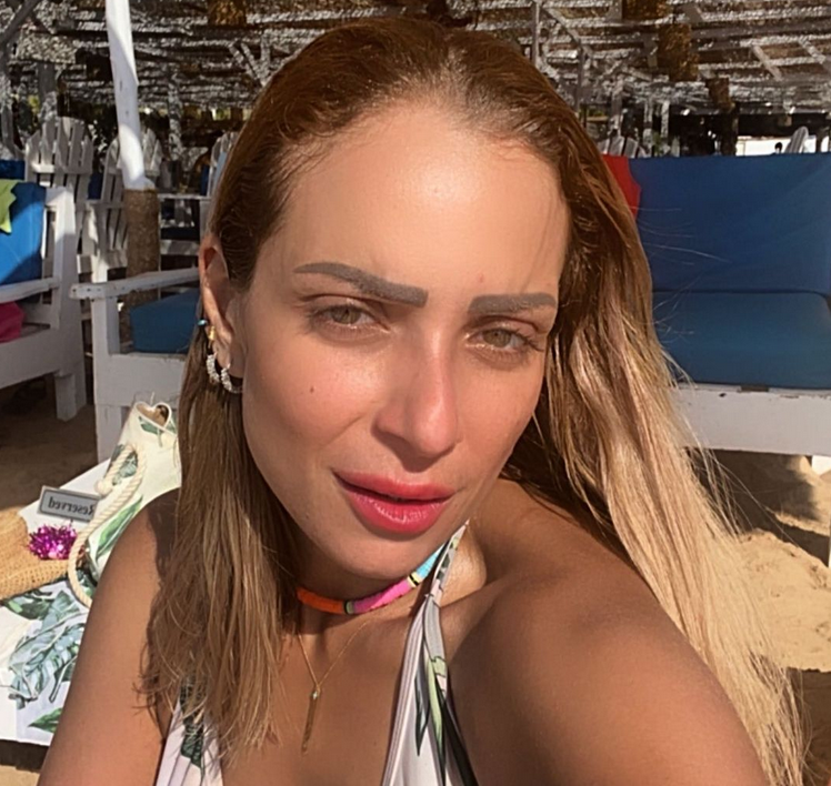 بالصور –  شقيقة ريم البارودي تخطف الأضواء منها