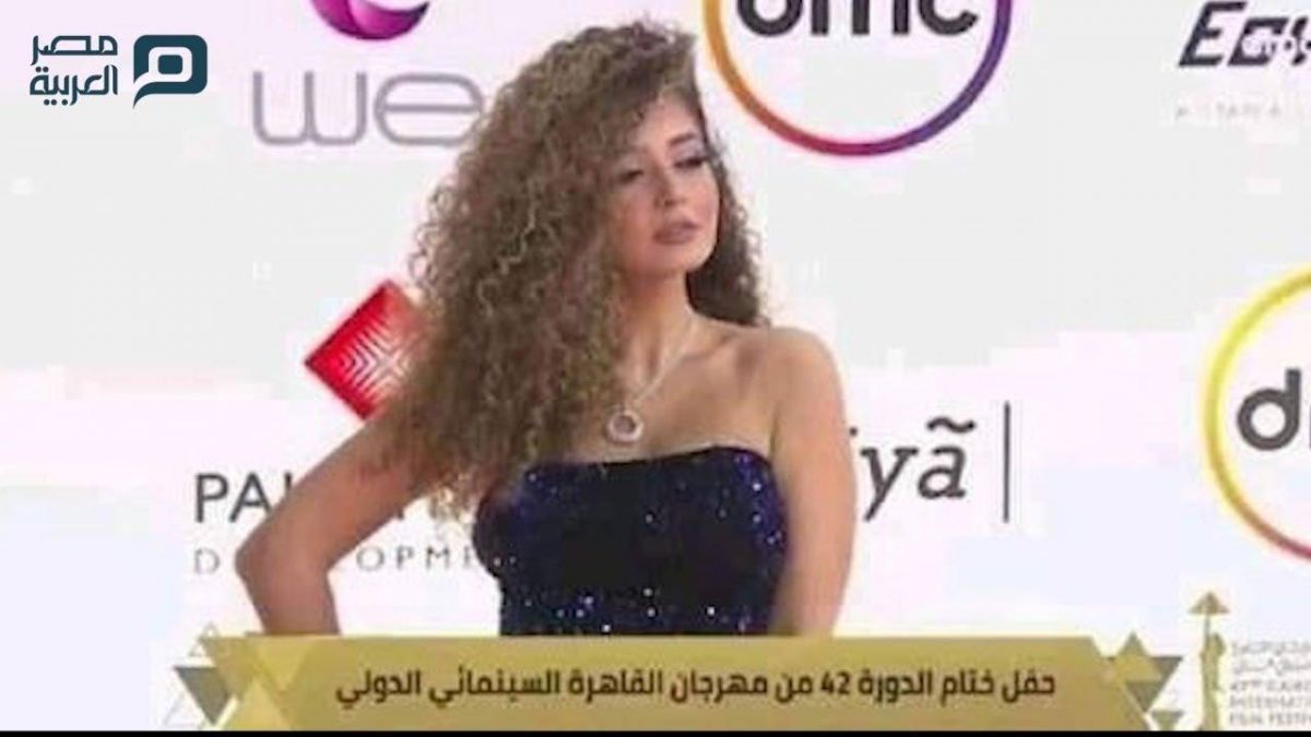 شبيهة الراحلة ميرنا المهندس تثير الجدل في ختام مهرجان القاهرة السينمائي