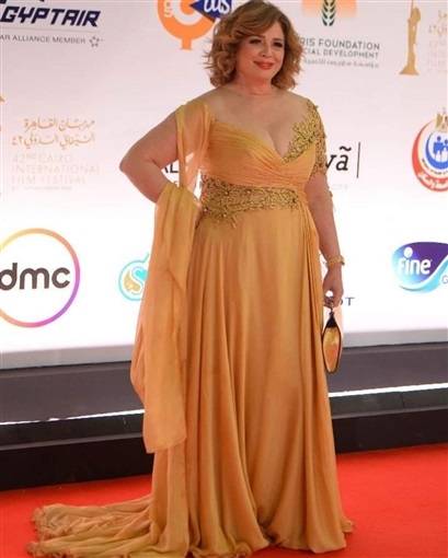 إلهام شاهين تتحدث عن خبث مخرج فيلمها الجديد