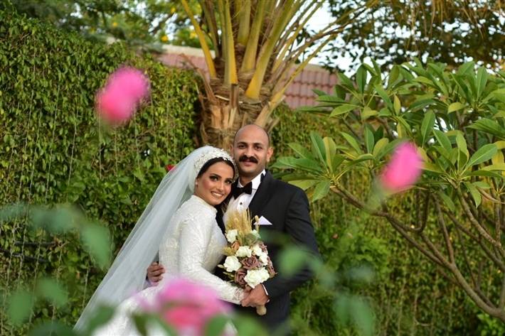 صور عفوية من حفل زفاف نجم 