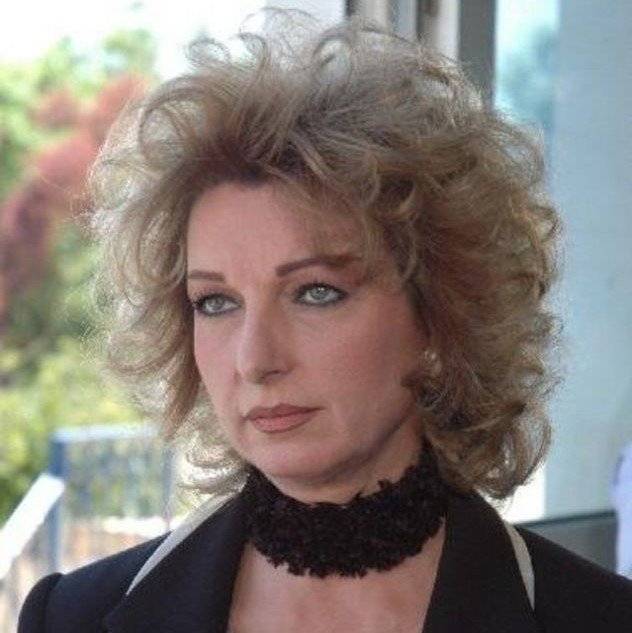 بالفيديو – للمرة الأولى نادين خوري تتحدث عن يُتمها وسبب عدم رغبتها في الزواج