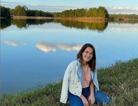 بالفيديو - بعد سقوطها أثناء التزلّج... شام الذهبي تستمتع في مقر 