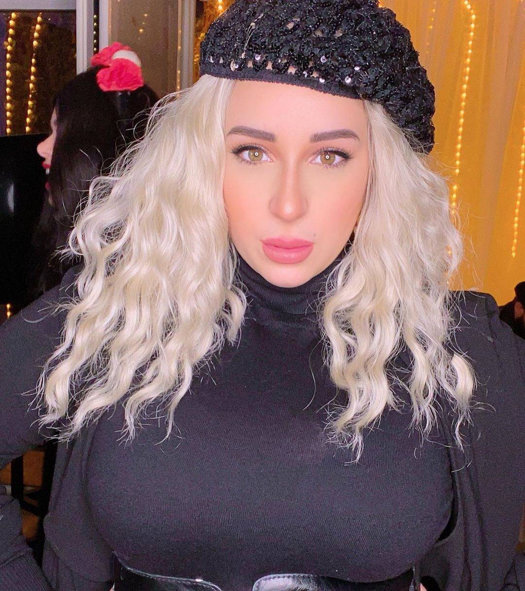 أسما شريف منير تهاجم مروّجي خبر انفصال عمرو دياب ودينا الشربيني