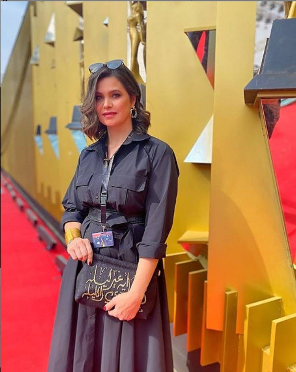 بصورة عارية... يسرا اللوزي تثير الجدل والجمهور يهاجمها