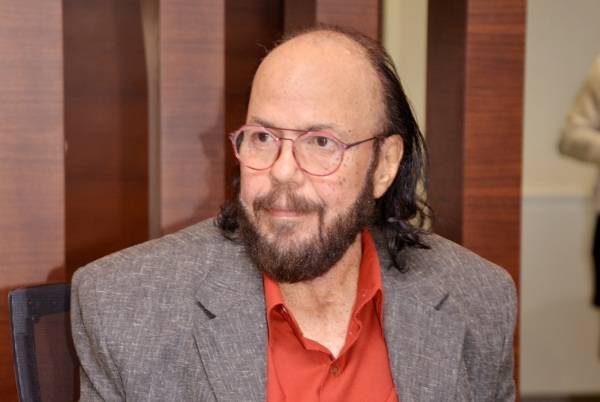 صورة نادرة لطلعت زكريا من مرحلة شبابه