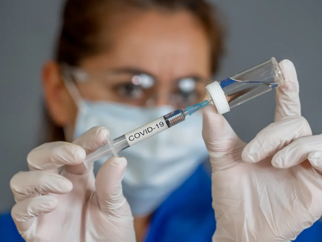 تقرير يكشف: لقاح كورونا كان متوافراً منذ أشهر