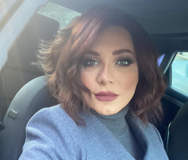 بالصور – لاحظوا وسامة شقيق سلاف فواخرجي... هل يتشابهان؟