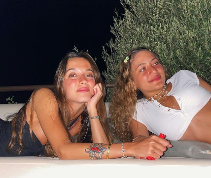 كنزي عمرو دياب تثير ضجة بإطلالة جريئة