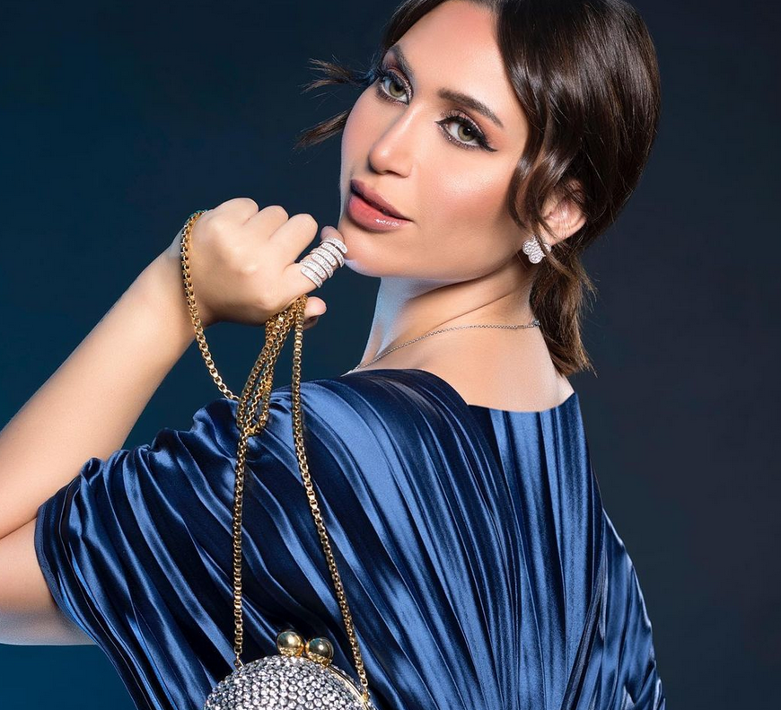 بالفيديو – خلود تتلقى قالب حلوى على شكل أنف كبير وضحك هستيري