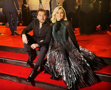 عابد فهد بصورة ورسالة رومنسية لزينة يازجي في عيد زواجهما الـ18