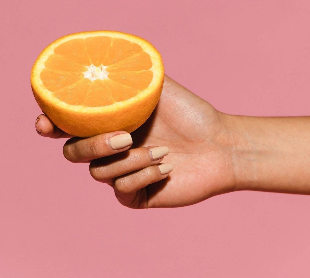 استخدمي البرتقال بهذه الطريقة لتتخلصي من الرؤوس السوداء