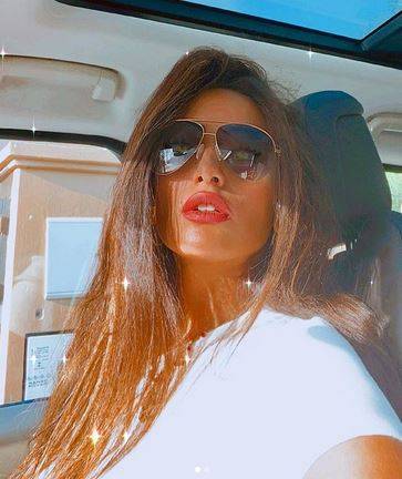 بالفيديو - زينة تنفعل على شاب يصورها بهاتفه: 