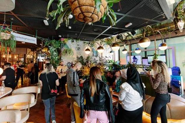 دار TUMI تطلق مجموعة مميّزة باللونين الأسود والفضّي