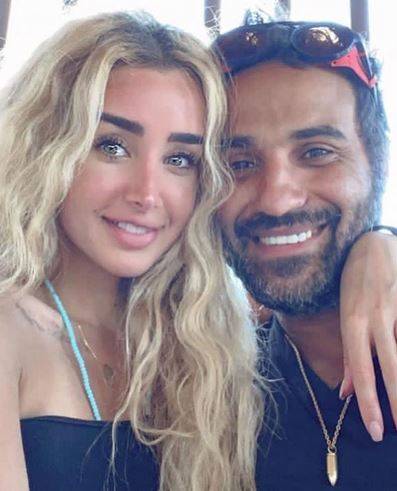 هنا الزاهد تدافع عن زوجها بذكاء: 