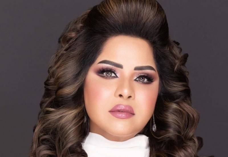 بالفيديو - هيا الشعيبي تطرد سائق سيارتها والجمهور يهاجمها