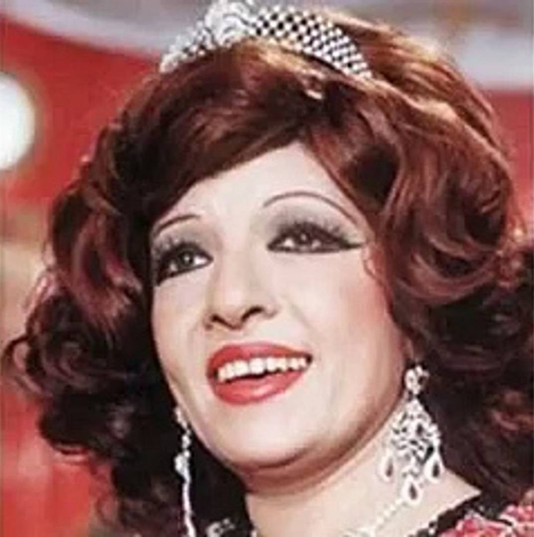 صورة نادرة لشريفة فاضل مع ابنها الشهيد في طفولته