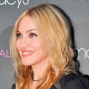 مادونا وعشريني أسمر مجدداً