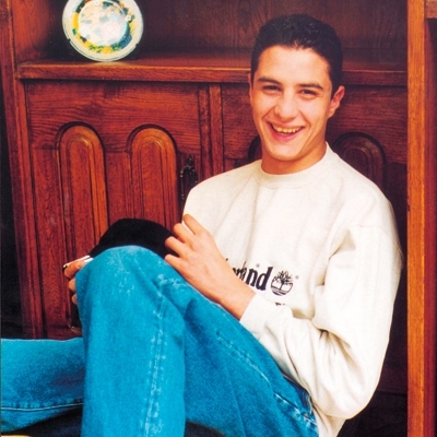 أحمد الفيشاوي يستجيب لرغبة زوجته الألمانية