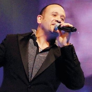 هشام عباس: لم أتردّد في غناء 'صيني'...