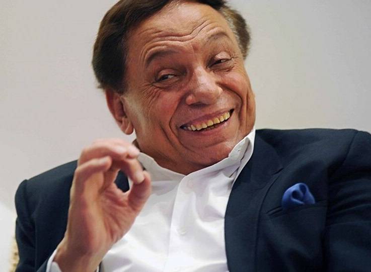 صورة نادرة بالأبيض والأسود تجمع عادل إمام وعامر منيب ومصطفى متولي