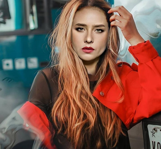 بالصورة – ابنة نيللي كريم كبرت والجمهور يصف جمالها بالهندي