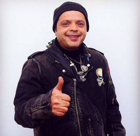 محمد هنيدي يوضح بصورة ساخرة سرّاً حيّر الجمهور 17 عاماً