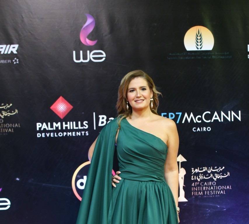 بالفيديو - تعليقات ساخرة من هنا شيحة بسبب فاتورة الهاتف