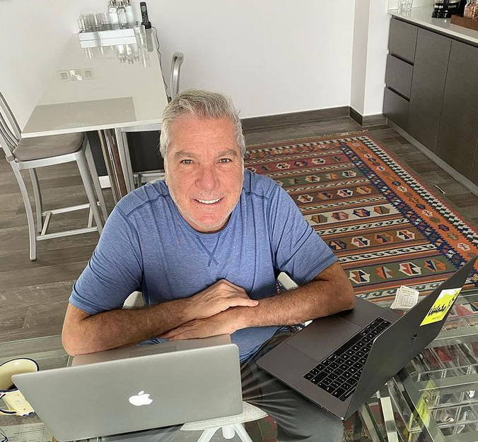 بالصور – تعرفوا إلى ابني علي جابر الوسيمين وزوجته الجميلة