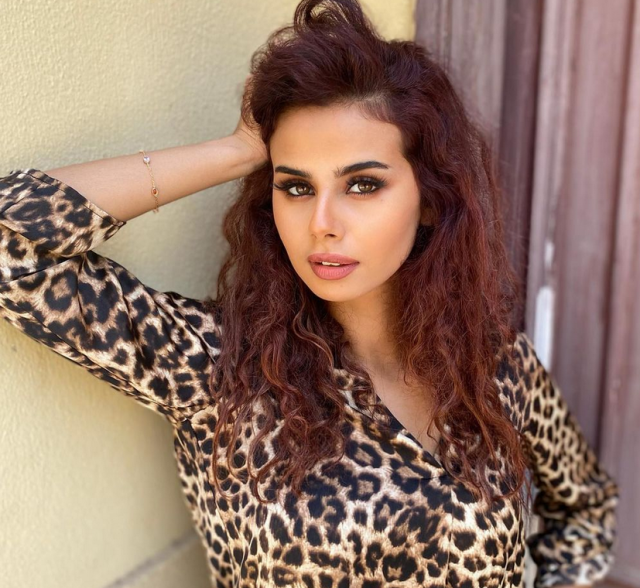 بالصورة – تذكّروا شقيقة منة عرفة الجميلة... هل درجة الشبه بينهما كبيرة؟