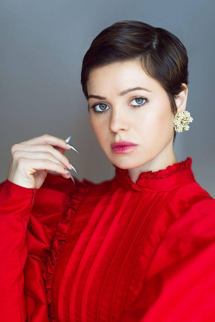 بالفيديو - بعد مهاجمة صورتها العارية خلال الحمل.. يسرا اللوزي تردّ