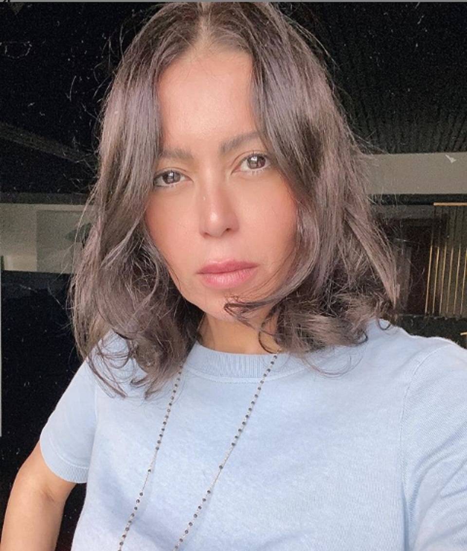 نجاة لقاء الخميسي من حادث سير وتطمئن جمهورها على حالتها